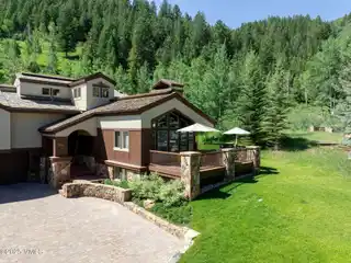 Delightful Mountain Residence in Exclusive Arrowhead
