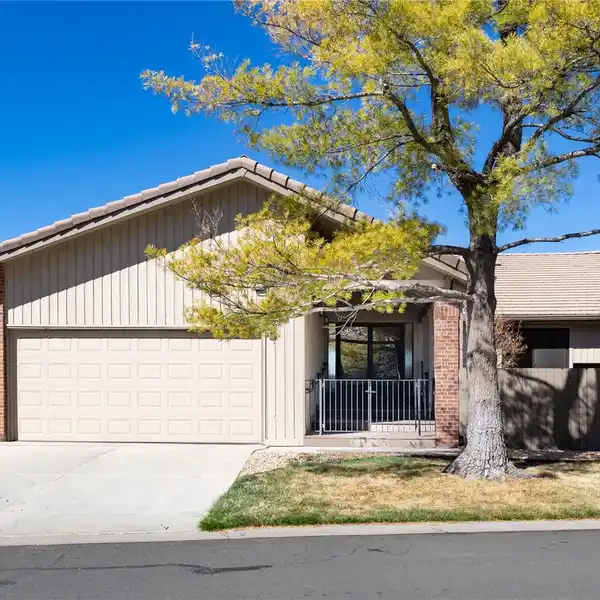 COMPLETELY RENOVATED RANCH-STYLE TOWNHOME