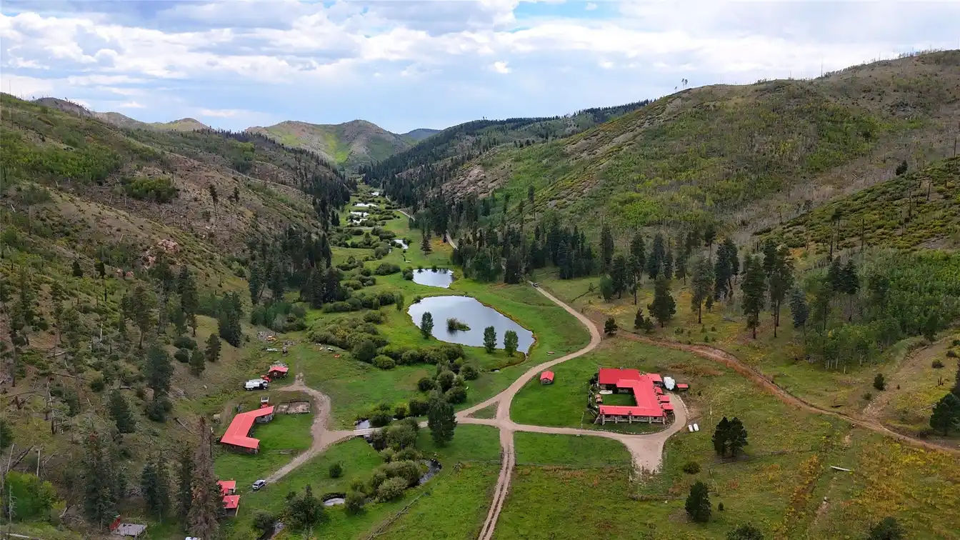Stunning and Private "cow Creek Ranch"