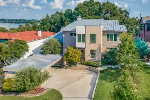 Sophisticated Living with Showstopping Design