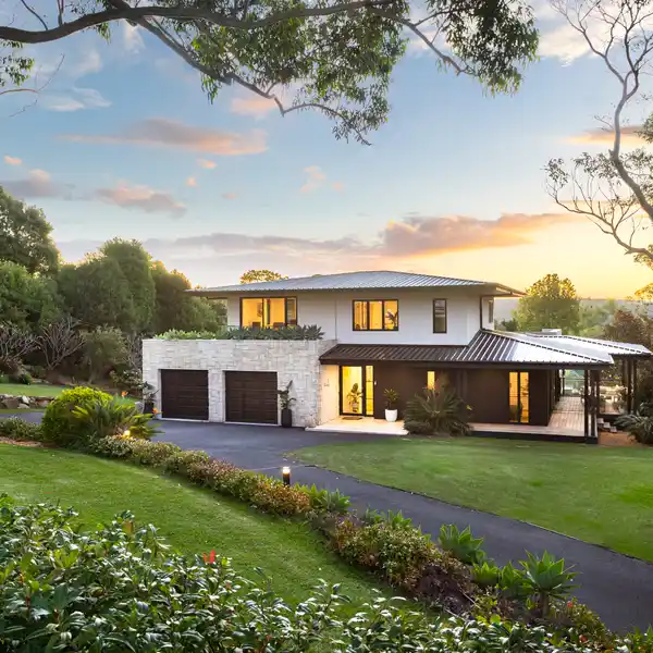 RESORT-STYLE LUXURY WITH SWEEPING VIEWS