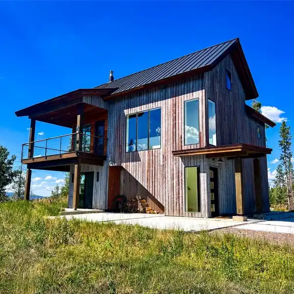 MODERN MOUNTAIN HOME ON 11 ACRES