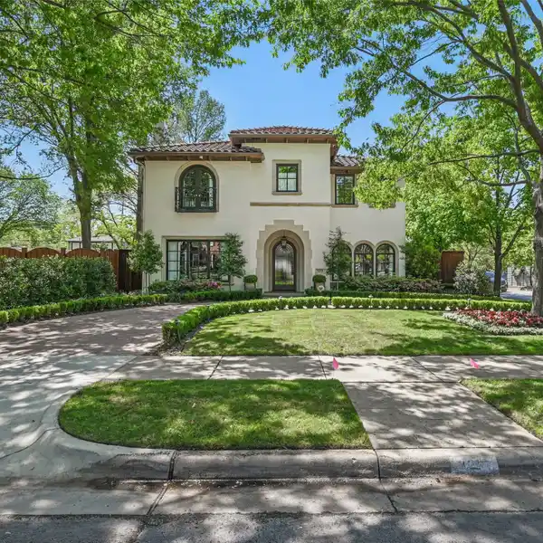 TIMELESS ELEGANCE WITH STATE-OF-THE-ART AMENITIES