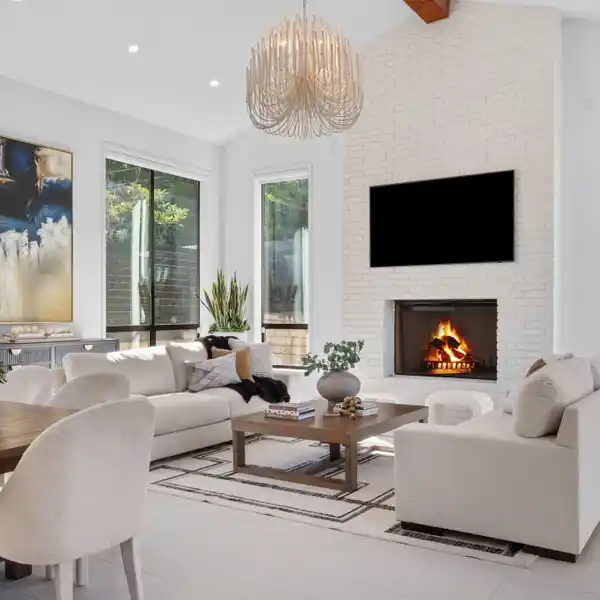 STUNNING CALIFORNIA CONTEMPORARY