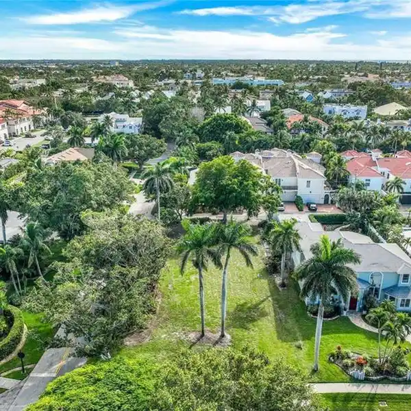 PREMIUM HOMESITE IN THE HEART OF OLD NAPLES