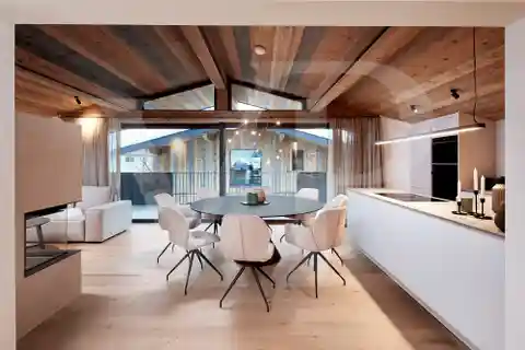 Sunny Holiday Home