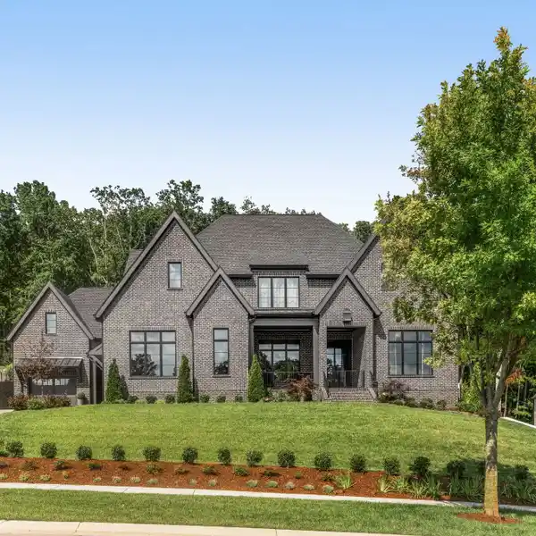 A TRUE SHOWCASE OF TIMELESS LUXURY AND MODERN DESIGN