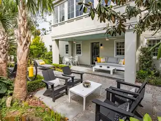 Rare Free-standing Carriage House