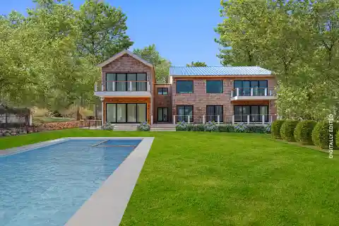 New Modern Beauty on a Quiet Street