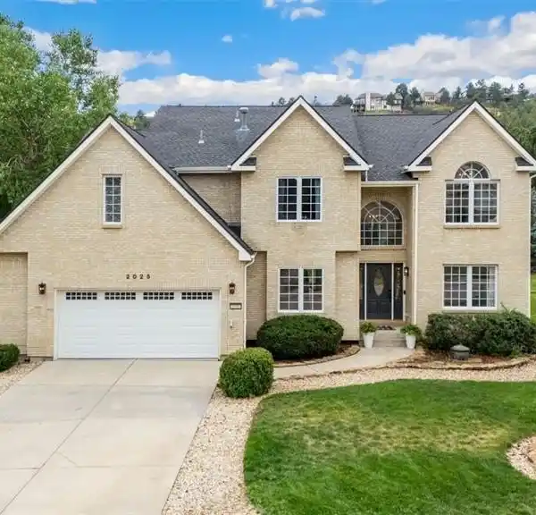 DESIGNER-FINISHED HOME WITH MOUNTAIN SERENITY