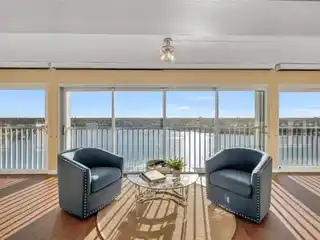 7th-floor Residence in the Miramar