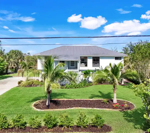 FULLY UPGRADED COASTAL HOME ON SANIBEL RIVER