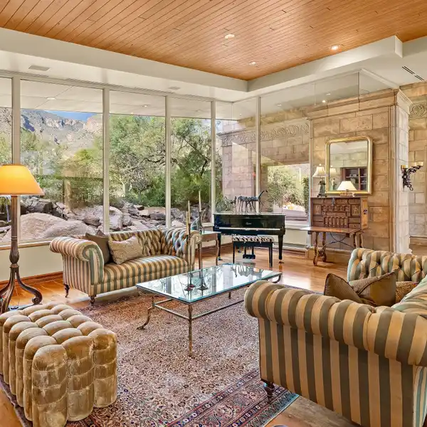 ARCHITECTURAL ARTISTRY IN A PRIVATE DESERT HAVEN