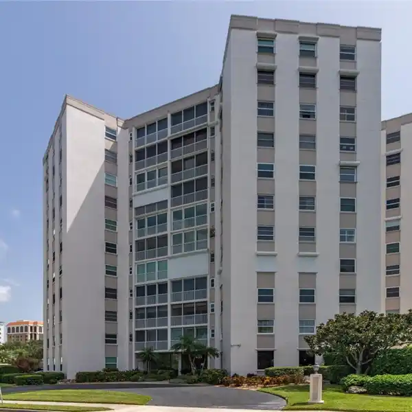 BRIGHT AND SPACIOUS TWO BEDROOM RESIDENCE AT REGENCY HOUSE