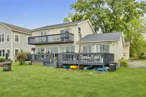 Designer-Remodeled Lakeside Gem