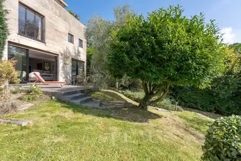 Architect-Designed Home with Panoramic Terrace Views