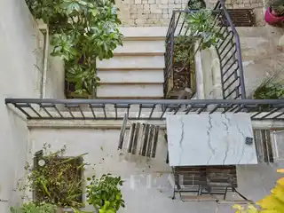 Private Mansion in Convenient Location