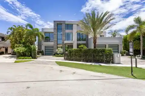 Sleek Modern Lake Rogers Isles Estate