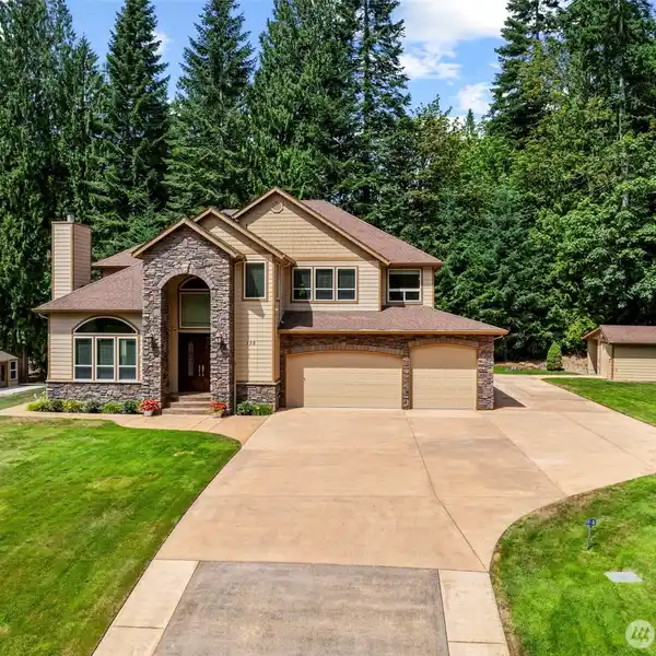 WEST LONGVIEW RETREAT WITH GREENHOUSE