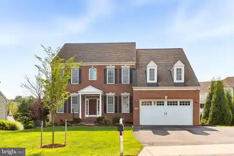Spacious Luxury Living in Prime Location