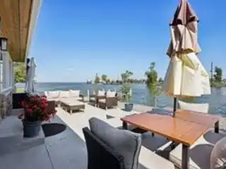 Mid-Century Lakefront Retreat with Sweeping Views