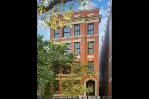 Extraordinary Penthouse in Southeast Lincoln Park