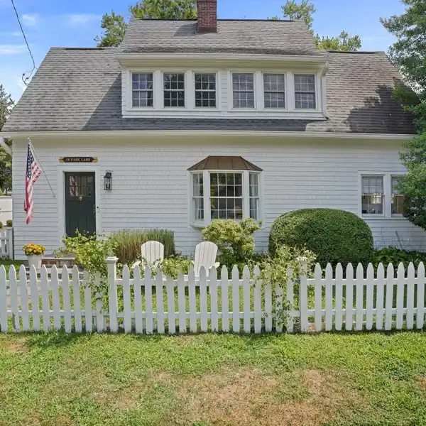 PRISTINE COLONIAL IN AN EXCELLENT NEIGHBORHOOD