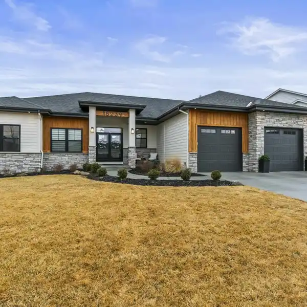 IMMACULATE CONTEMPORARY FARMHOUSE