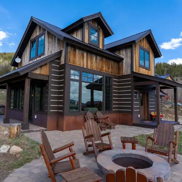 STUNNING HOME ON AN OVERSIZED LOT