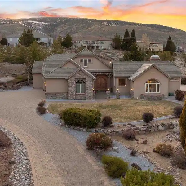 SINGLE-STORY SHOWPIECE IN ARROWCREEK