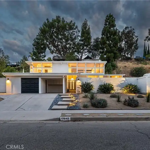 MODERN ARCHITECTURAL GEM WITH OPEN FLOOR PLAN