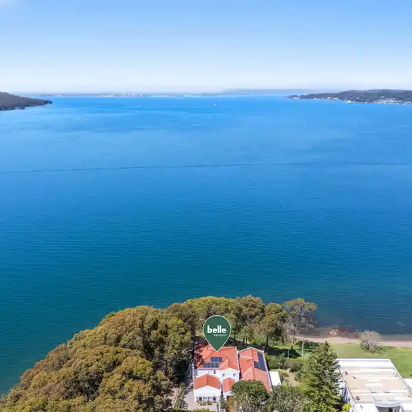 MAGNIFICENT WATERFRONT RESIDENCE