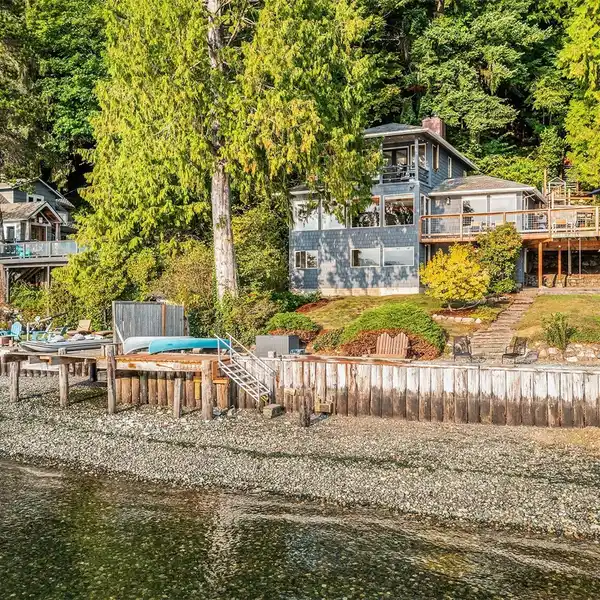 CLASSIC NORTHWEST CHARM WITH THOUGHTFUL UPDATES