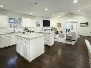 Move-In Ready Traditional in University Park