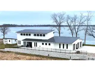 Custom Luxury Lake Home on Beautiful Diamond Lake