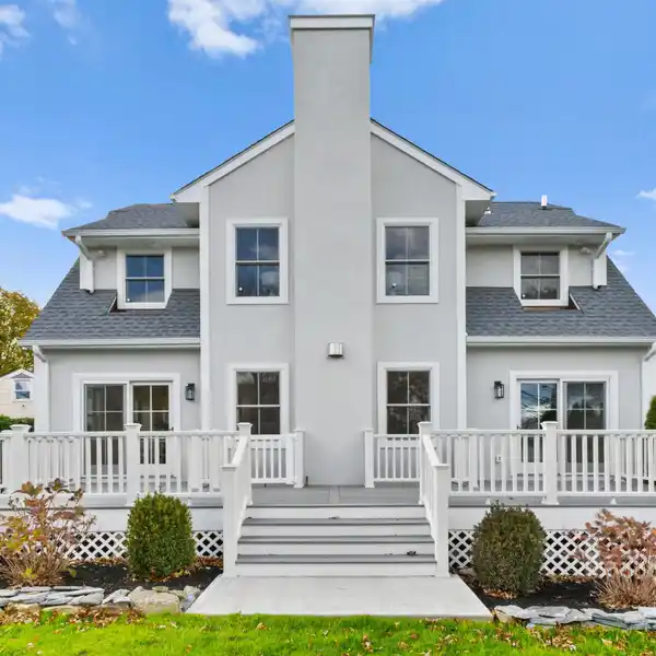 EXQUISITE NEWLY BUILT HOME