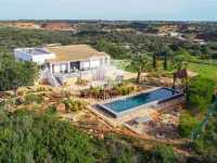 SINGLE-STOREY VILLA WITH PANORAMIC VIEWS