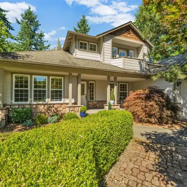 CUSTOM BEAUTY ON OVER AN ACRE