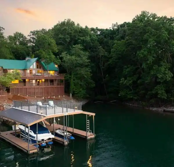 EXCEPTIONAL LAKEFRONT ESTATE WITH BREATHTAKING VIEWS