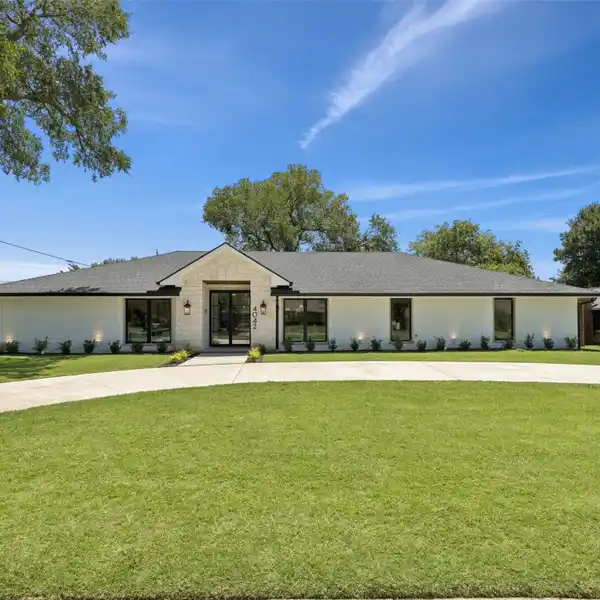 STYLISH COMFORT MEETS SMART FUNCTIONALITY