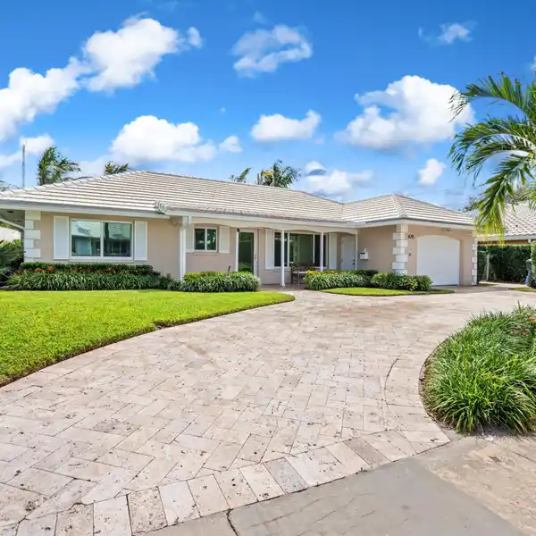 TROPICAL BERMUDA CHARM WITH MODERN DESIGNER TOUCHES