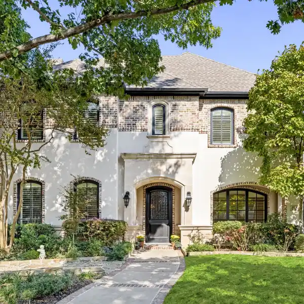 ELEGANT FAMILY HOME WITH THOUGHTFUL MODERN UPDATES