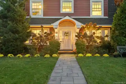 Charming Dutch Colonial in East Williston