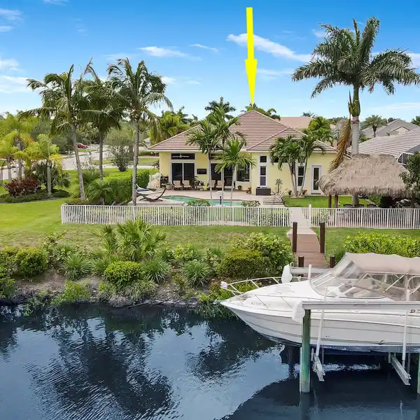 IMPRESSIVE WATERFRONT POOL HOME