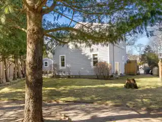 Year-round Island Home in Convenient Location