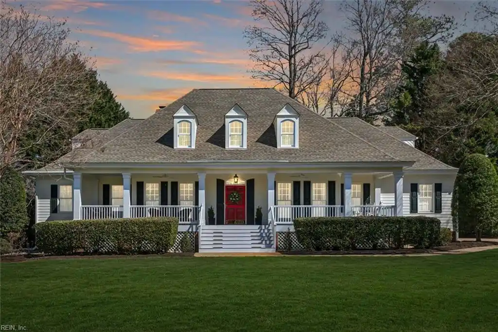 Stunning Kingsmill Cape on a Highly Coveted Street