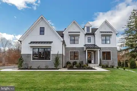Beautiful Custom Home in Crown Point Manor