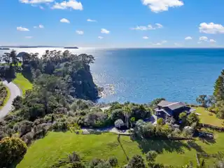 Waterfront Lifestyle on Hibiscus Coast Highway