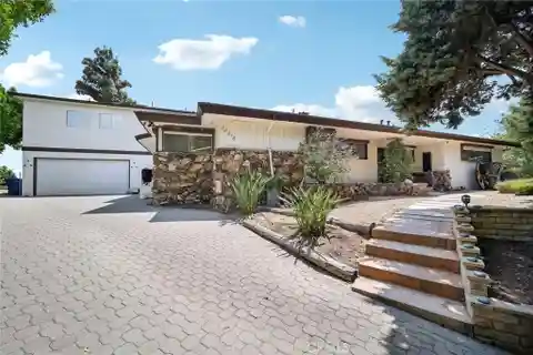 Ultra-private Entertainer's Home