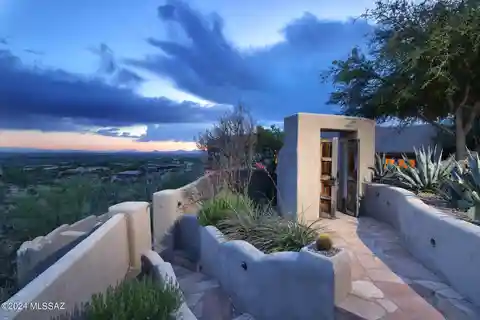 Desert Oasis in Prestigious Redington Ranch